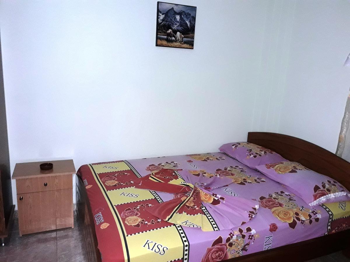 Tani'S Guesthouse คซามิล ภายนอก รูปภาพ